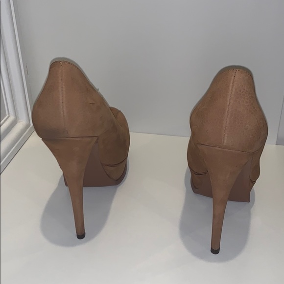 Yves Saint Laurent ‘Tribute’ Pumps - Picture 4 of 10